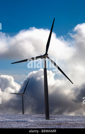 Turbines éoliennes éloignées de 32 mégawatts de Drumderg en hiver. Éoliennes, Scottish & Southern Energy, Drumderg Hill, Alyth, Perthsh Banque D'Images