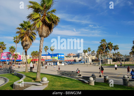 Jeux de Basket-ball, l'Ocean Front Walk, Venice Beach, Los Angeles, Californie, États-Unis d'Amérique Banque D'Images