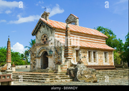 Église en pierre Altos de Chavon La Romana Banque D'Images