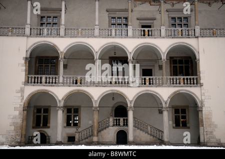 Détail de la galerie des galeries d'arcades cour du château de Wawel krakow Banque D'Images