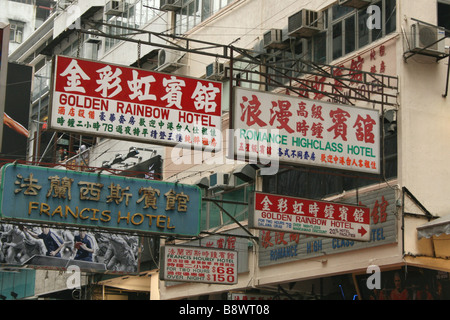 Les panneaux publicitaires pour Love hôtels à MongKok Hong Kong Avril 2008 Banque D'Images