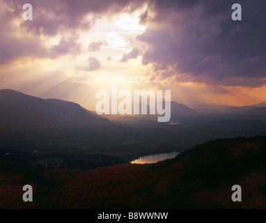 Coucher du soleil sur le lac Placid de Whiteface Mt Adirondacks, New York USA Banque D'Images