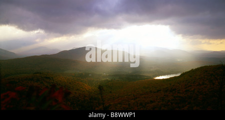 Coucher du soleil sur le lac Placid de Whiteface Mt Adirondacks, New York USA Banque D'Images