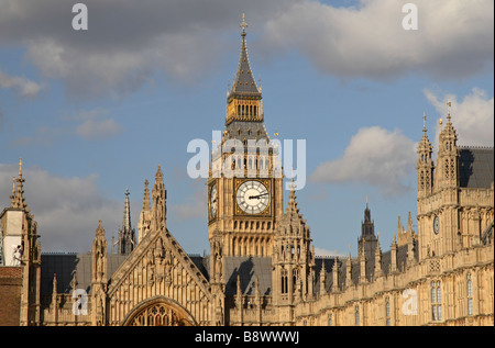 Elizabeth Tower ou Big Ben et le Palais de Westminster à Londres en Angleterre. Mar 09 Banque D'Images
