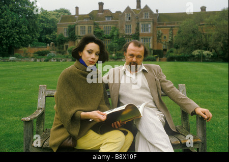 Sir Peter Hall et épouse Maria Ewing Glyndebourne Festival Opera Lewes East Sussex Angleterre 1984 1980s Royaume-Uni HOMER SYKES Banque D'Images