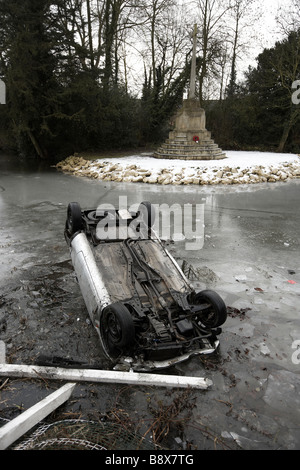 Location annulée en étang gelé UK Banque D'Images