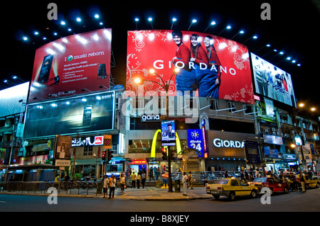 Kuala Lumpur Bukit Bintang Plaza Malaisie la nuit Giordano Banque D'Images