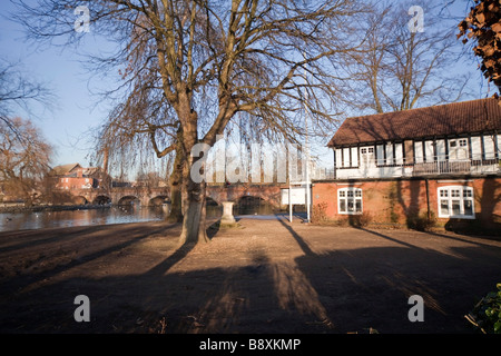 La Stratford upon Avon boat club et d'un hangar à bateaux Banque D'Images