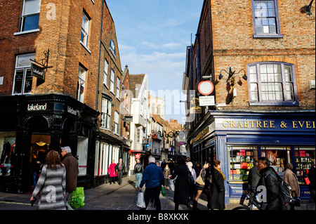 York shopping Stonegate menant de St Helen's Square au ministre pour un usage éditorial uniquement Banque D'Images