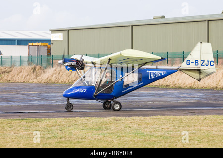 Thruster T600N-450 G-BZJC Sprint au début de la piste d'entreprendre le décollage exécuté à Sandtoft Airfield Banque D'Images