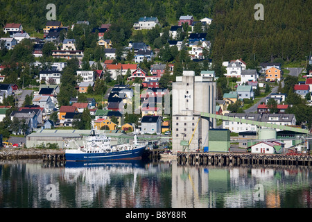 Chalutier de pêche à un commercial dock, Tromso, Toms County, Nord-Norge, Norvège Banque D'Images