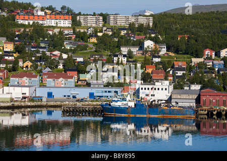 Chalutier de pêche à un commercial dock, Tromso, Toms County, Nord-Norge, Norvège Banque D'Images