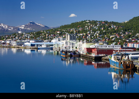 Chalutier de pêche à un commercial dock, Tromso, Toms County, Nord-Norge, Norvège Banque D'Images