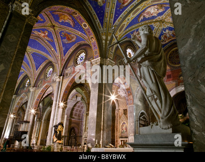 Vue de l'intérieur de l'église Santa Maria sopra Minerva à Rome, près du Panthéon. Banque D'Images