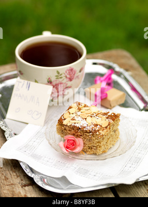 Café et gâteau pour la mère. Banque D'Images