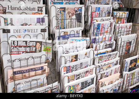 Bruxelles Belgique International et les journaux européens en vente dans la capitale Banque D'Images