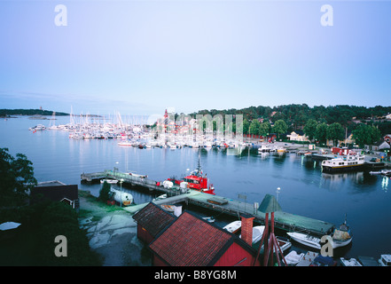 Un port de plaisance dans l'archipel de Stockholm en Suède. Banque D'Images