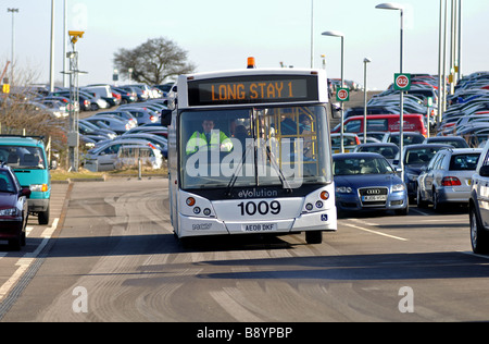 Parking bus gratuit à l'Aéroport International de Birmingham, UK Banque D'Images