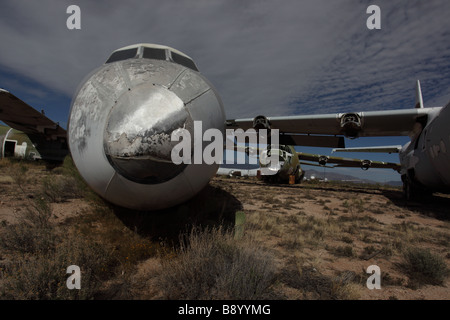 Avion à l'ancienne installation de restauration d'avion près de l'ossuaire de l'avion -Tucson Arizona - USA Banque D'Images