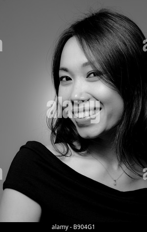 Portrait noir et blanc d'une vietnamienne Banque D'Images
