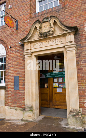 L'extérieur du bureau de poste local à Llandrindod Wells Powys Pays de Galles UK Banque D'Images