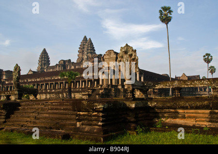 Angkor Wat temple's côté est dans la lumière du matin Banque D'Images
