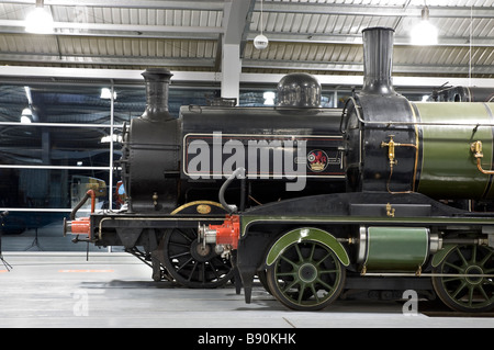 Seul Stirling et Noir 5 loco Musée National du chemin de fer à Shildon. Banque D'Images