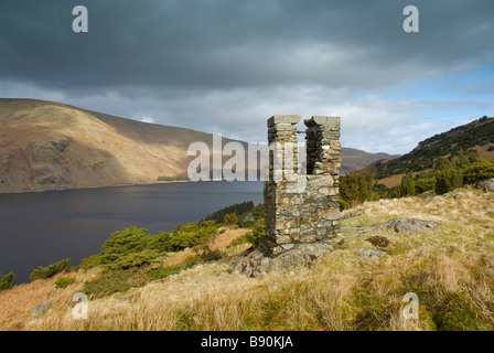 L'arpentage sur pilier commun Mardale, surplombant Haweswater, Parc National de Lake District, Cumbria, Angleterre, Royaume-Uni Banque D'Images