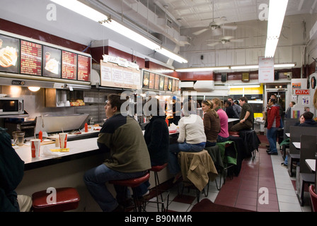 L'intérieurapt Ben's Chili Bowl diner et landmark restaurant à 1213 U Street NW Washington, District de Columbia, USA, Amérique du Nord Banque D'Images