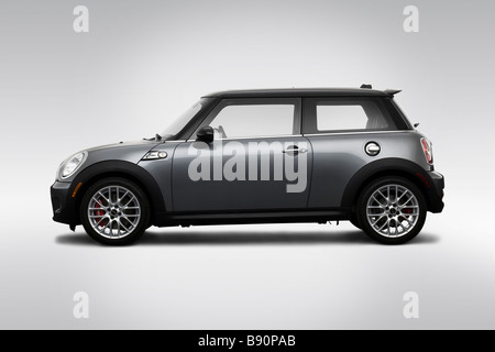 2009 MINI John Cooper dans Cooperworks - Pilotes d'argent Profil latéral Banque D'Images