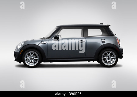 2009 Mini Cooper S dans l'argent - Pilotes Portrait Banque D'Images