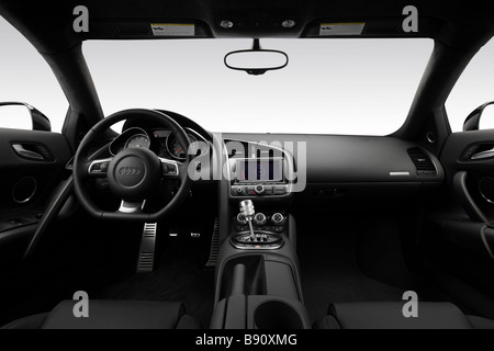 2009 Audi R8 en noir - planche de bord, console centrale, le levier de vitesses voir Banque D'Images