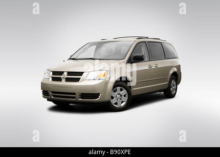 Dodge Grand Caravan SE 2009 en beige - angle de vue avant Banque D'Images