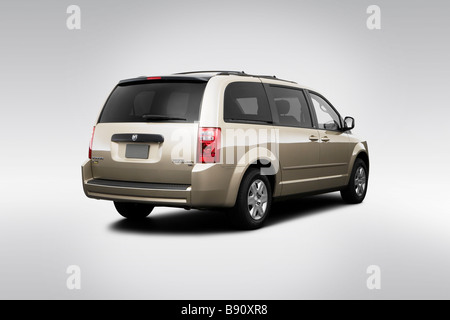 Dodge Grand Caravan SE 2009 en vue d'angle arrière - Beige Banque D'Images