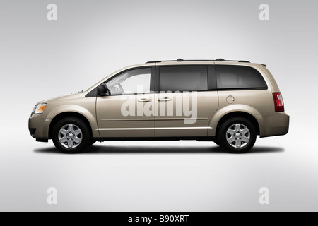 Dodge Grand Caravan SE 2009 en beige - Pilotes Portrait Banque D'Images