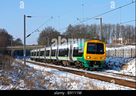 London Midland 323 217 passe à travers la vallée de Sandwell Park avec la 10 13 New Street de Birmingham Walsall service sur 03 02 09 Banque D'Images