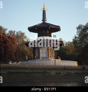La Pagode de la paix Battersea tamise Londres Banque D'Images