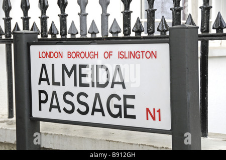 Almeida rue signer London Borough of Islington N1 England UK Banque D'Images