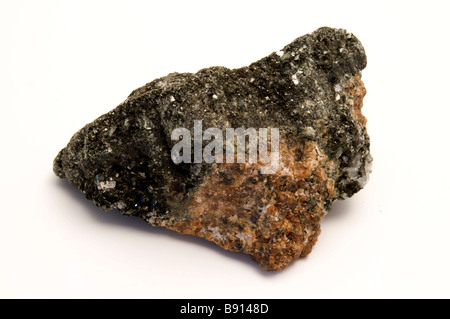 La hornblende sur fond blanc Banque D'Images