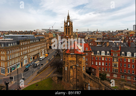 Newcastle-upon-Tyne centre-ville avec la Cathédrale St Nicholas et Porte Noire en arrière-plan, vue de donjon Banque D'Images