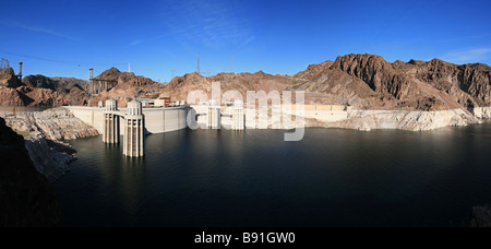 Panorama de l'Hoover Dam et le Lac Mead montrant le faible niveau d'eau et la construction de ponts de début 2009 Banque D'Images