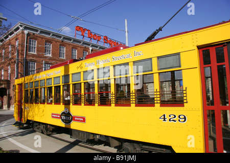 En tramway historique Ybor City Tampa Florida USA Banque D'Images