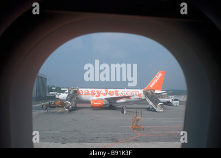 Vu d'avion à partir de la fenêtre - l'aéroport de Malpensa - Milan - Italie Banque D'Images