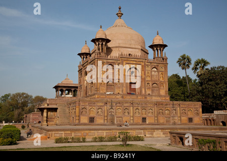 Tombe de la princesse Sultan Nithar Begam la soeur de Khusraw dans Khusro Bagh à Allahabad Inde Banque D'Images