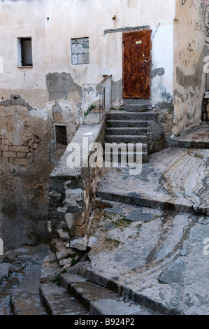 Une allée négligée dans la vieille ville de Nazareth Galilée au nord d'Israël Banque D'Images