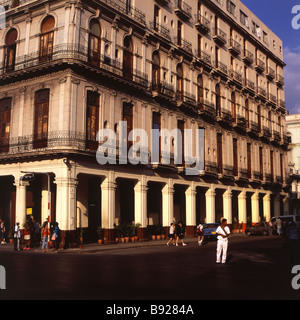 En cubaines le blanc représente l'extérieur du bâtiment à La Havane, Cuba. Banque D'Images