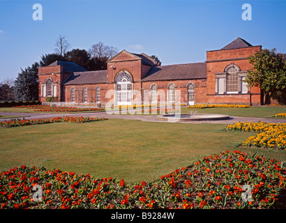 L'orangerie et jardins en terrasse, Markeaton Park, Derby, Derbyshire, Angleterre, RU Banque D'Images