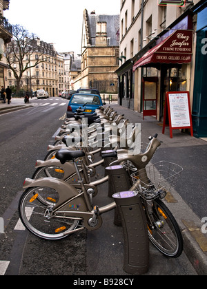 Location de vélos en libre service à Paris France Banque D'Images