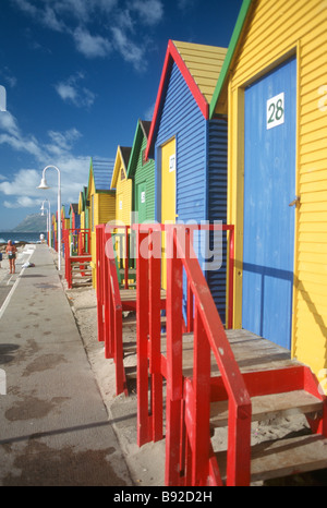 En bois peint en couleur des cabines de plage à St James Péninsule du Cap Cape Town Western Cape Province Afrique du Sud Banque D'Images
