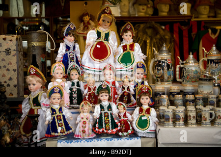 Poupées traditionnelles hongroises au Grand Marché Nagycsarnok à Budapest Banque D'Images